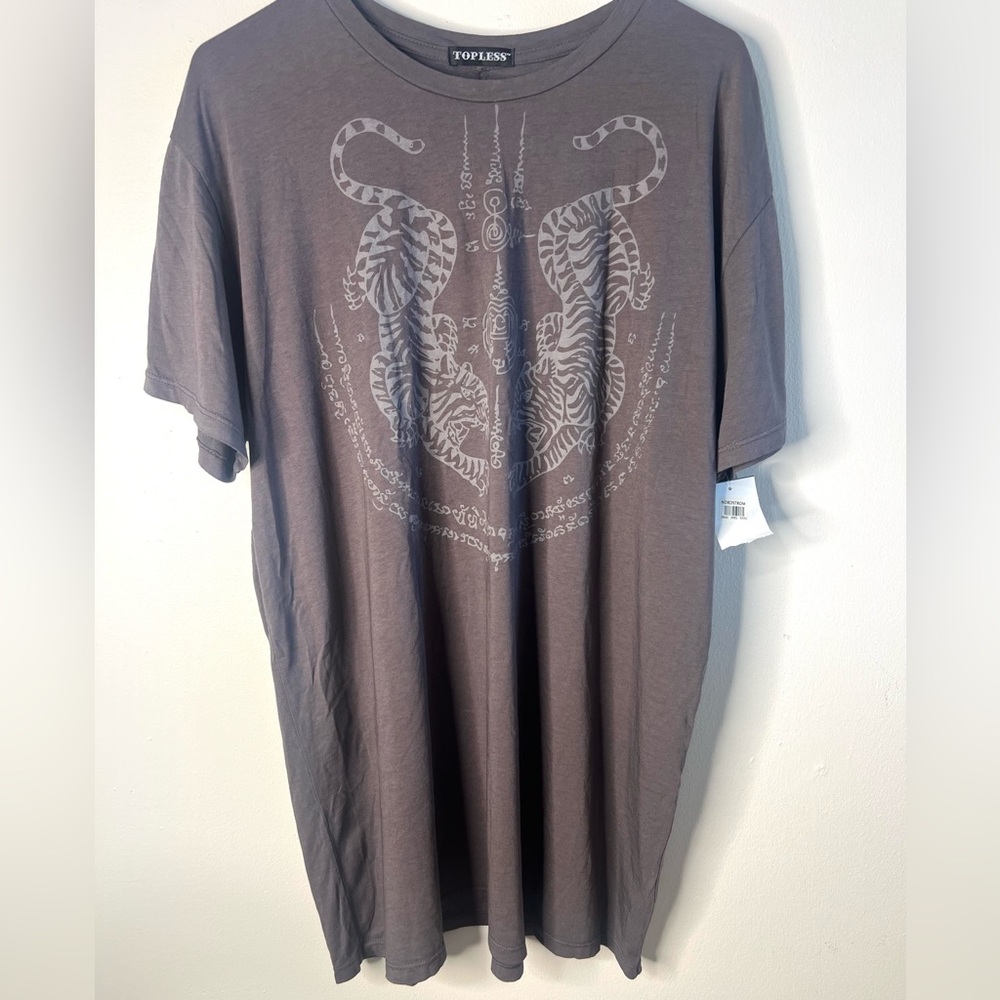 Topless Men's Charcoal Graphic Tee Twin Tiger Motif
SZ XXL  NWT